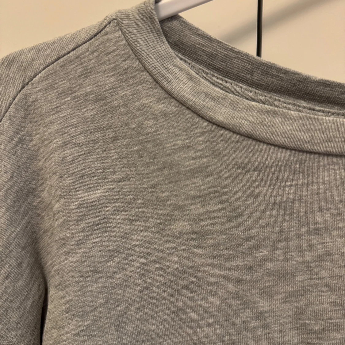 Grå t-shirt med vida ärmar från 157 - 1