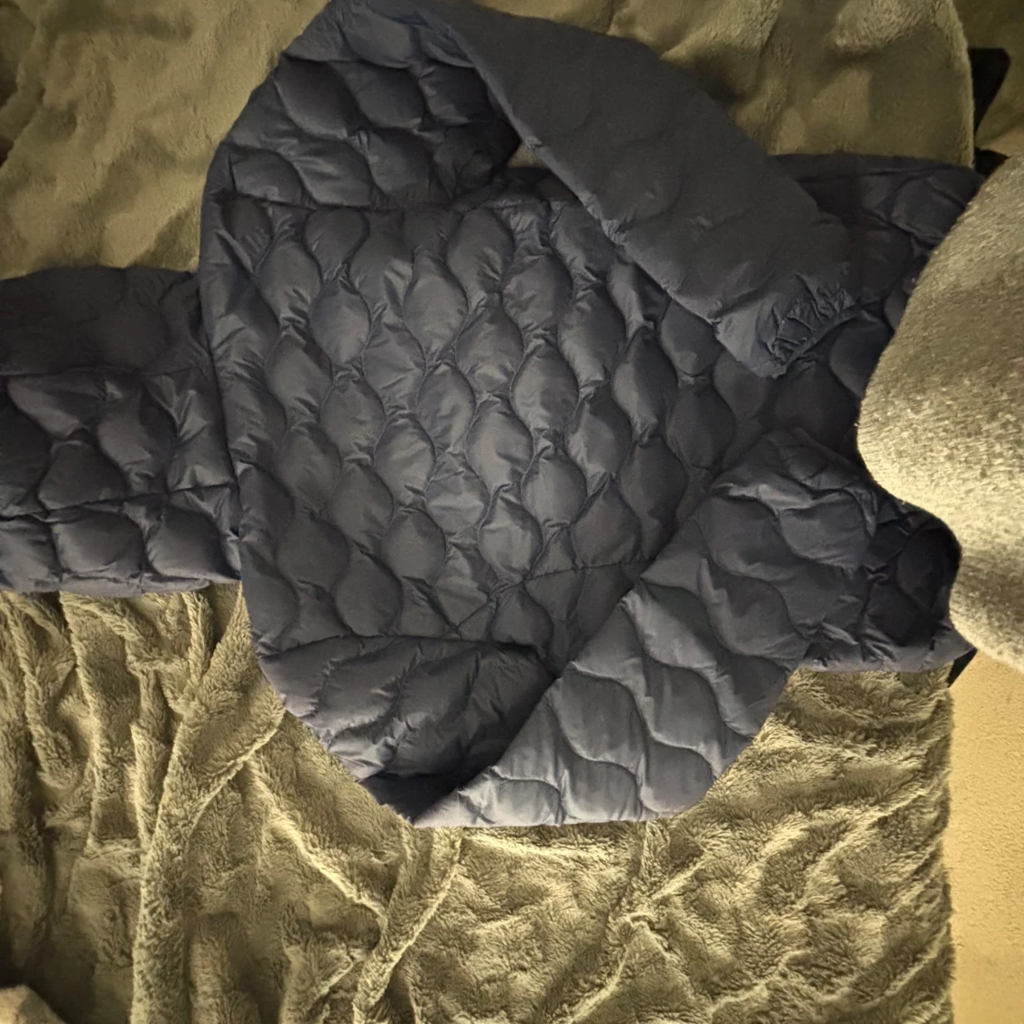 Mörkblå pufferjacka från STRÖVA - 2