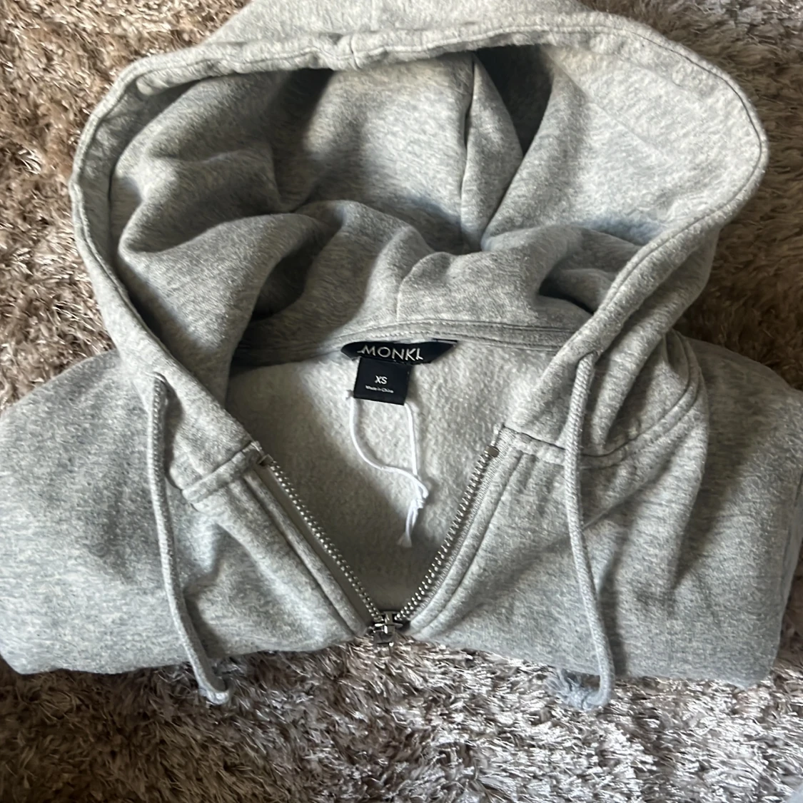 Grå hoodie från Monki - 1