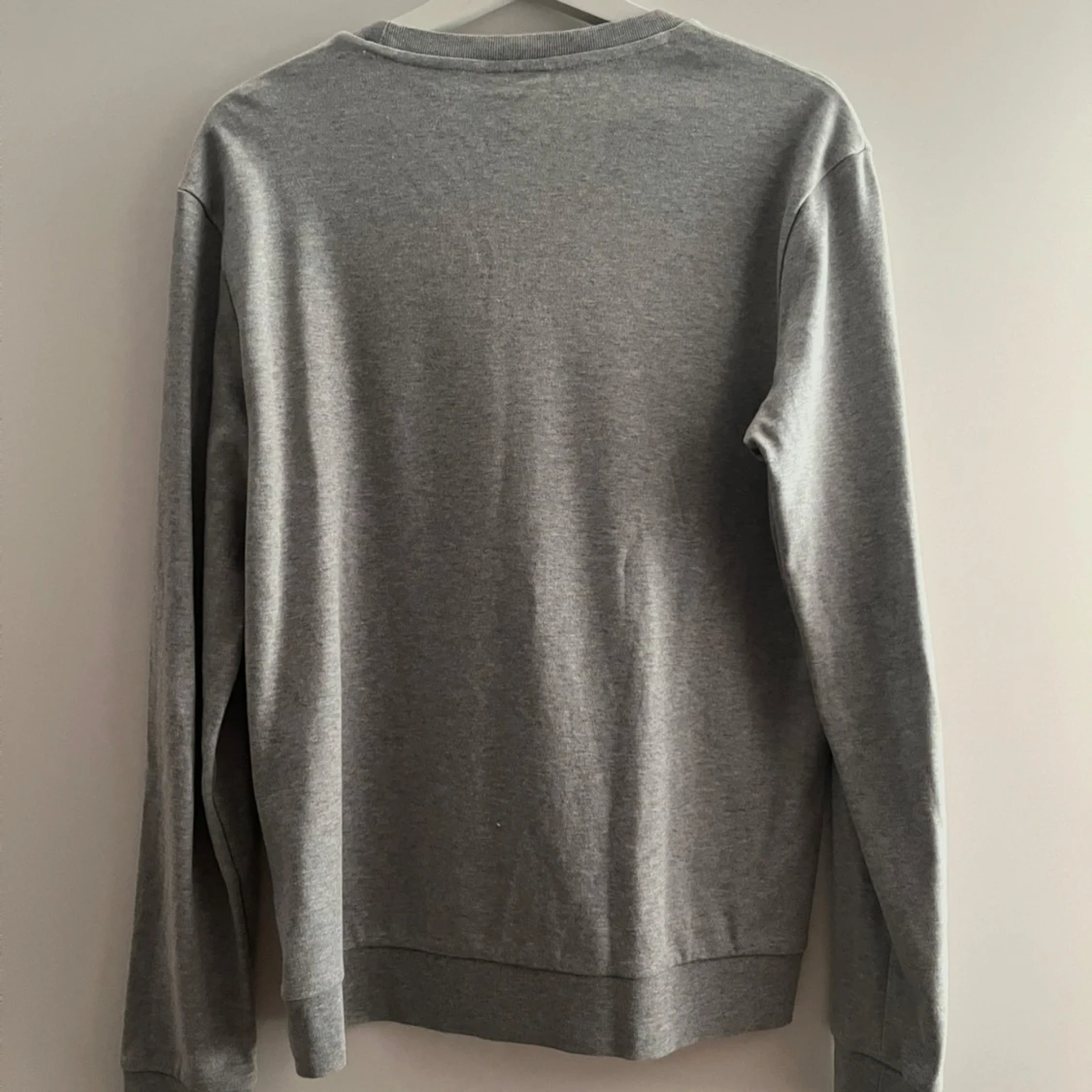 Grå sweatshirt från Hugo Boss - 1