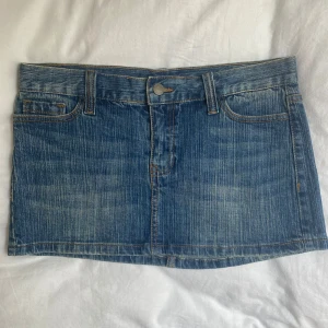 Blå jeanskjol - Super söt jeans fjol som passar till allt😍💗