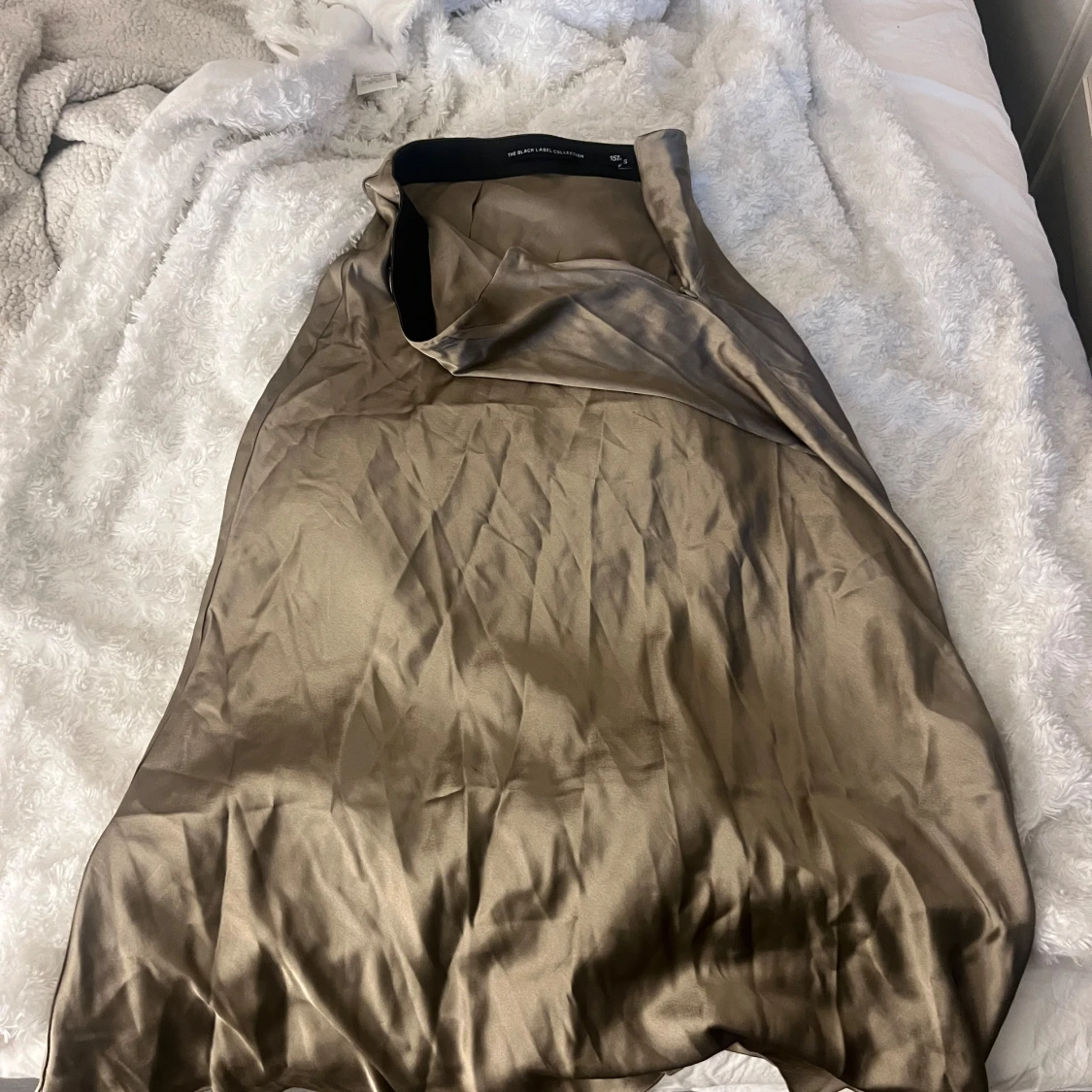 Snygg längre kjol i satin !! - 3