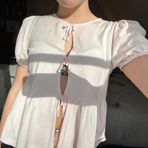 Rosa topp - En rosa topp från Gina Tricot Young! Storlek 170, motsvarar XS/S! Söt ljusrosa färg och i nyskick!