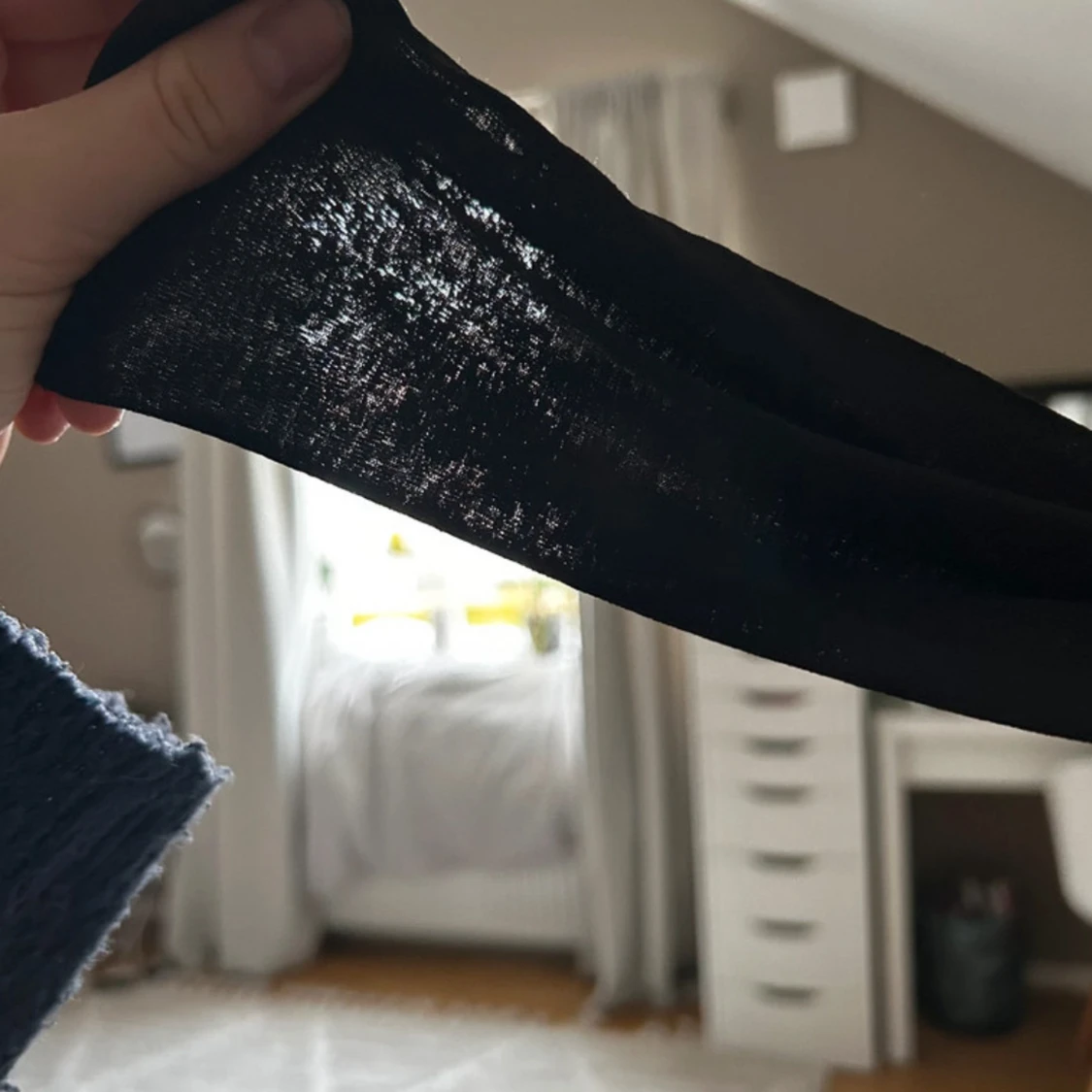 Svart långärmad topp med tumhål - 2