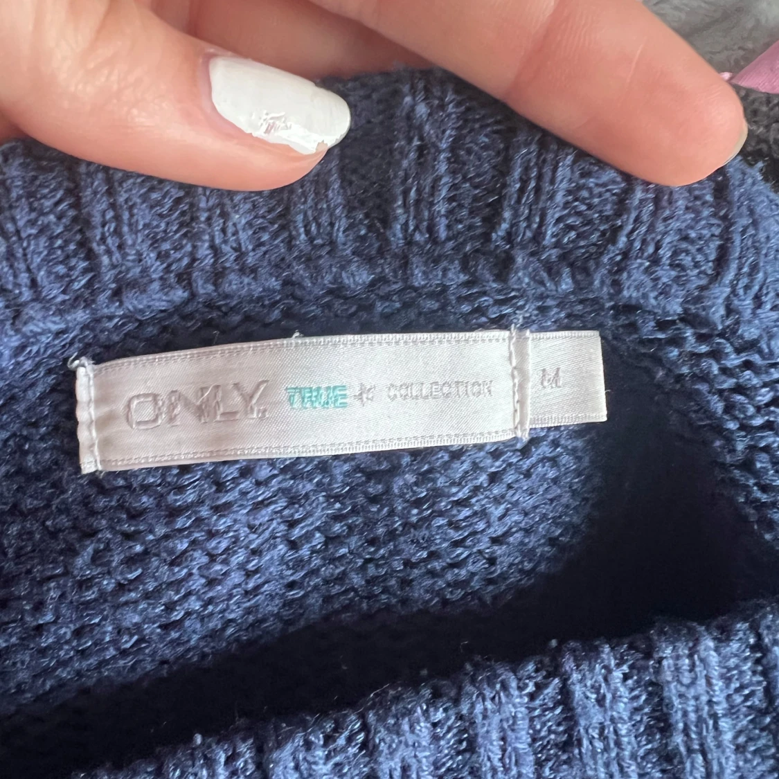 Mörkblå stickad tröja från ONLY - 2