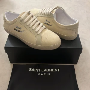 Sanit Lauren skor  - Helt nya använde 2 gånger skick 9/10. Storlek 43. Pris kan diskuteras 🙌