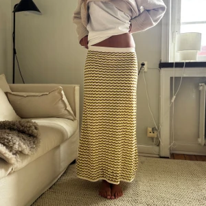 Missoni liknande lång kjol - Säljer denna så fina missoni liknande lång kjol