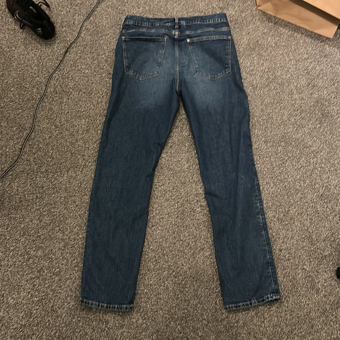 Blå raka jeans ifrån H&M - 1
