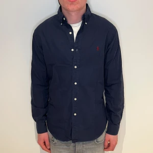 Ralph lauren skjorta - Ralph lauren skjorta | Skick: 9,5/10 | Size - M | Fraktar via postnord eller instabox på köparens bekostnad | Hör av dig vid minsta fråga eller fundering // RDL