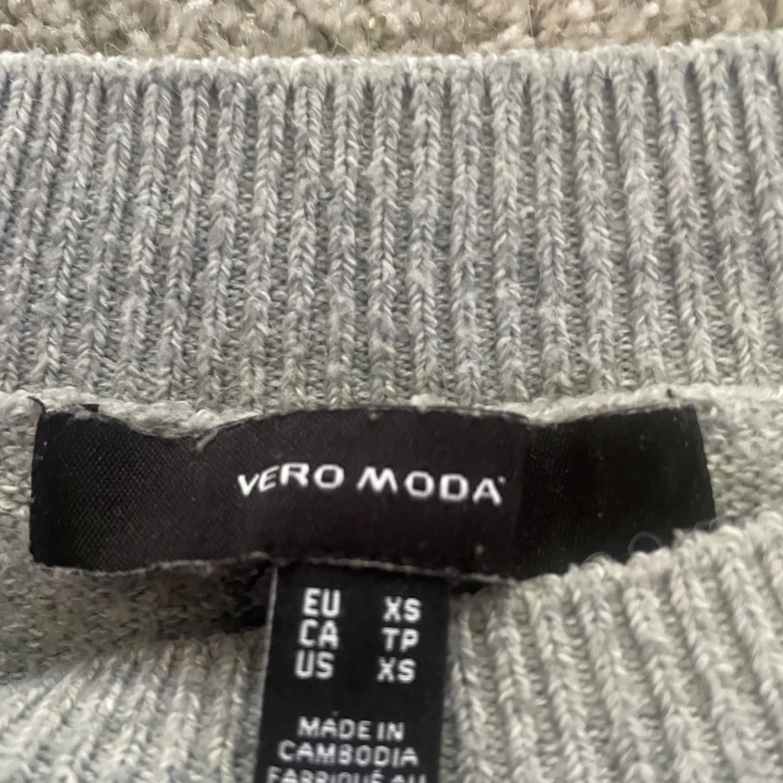 Grå stickad tröja från Vero Moda - 1