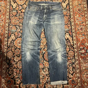 Rare Selvage Levi’s 501 - Säljer sjukt snygga och sällsynta Levis jeans! Dessa är japansk selvage och sjukt bra material. Dessa är rare då de är väldigt gamla och har använts fint. Midja:40 längd 101