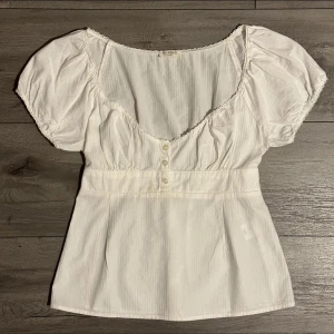 blair top från brandy melville - supersöt topp från brandy melville, helt oanvänd 💗