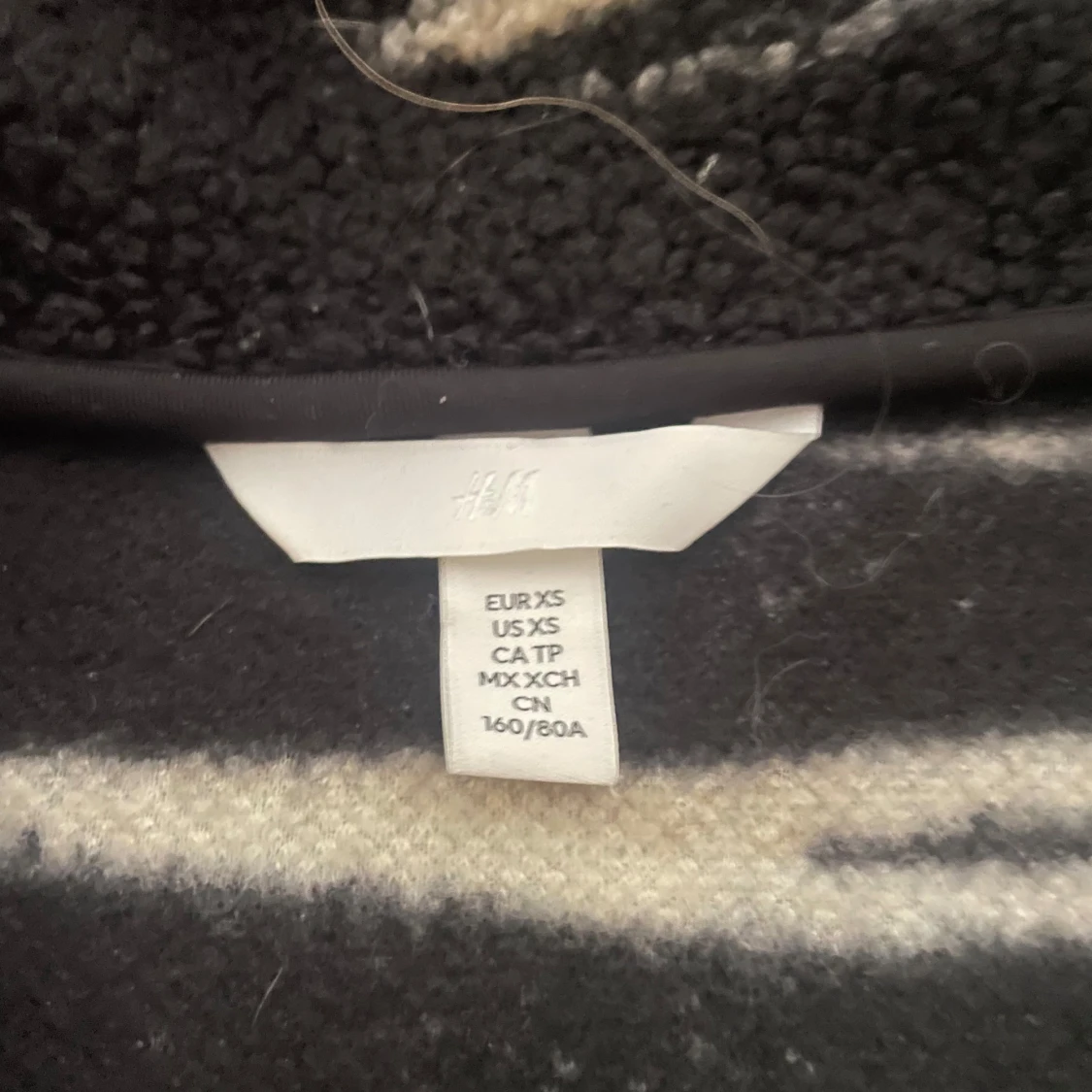 Zebramönstrad teddyjacka från H&M - 2