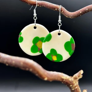 Handgjorda  örhängen med blommor - Unika handgjorda örhängen i polymerlera, allergivänliga. 🔸Design: VIENNA🔸