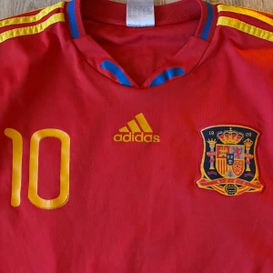 Spanien Fabregas Jersey - Storlek S Passar storlek M.  Fabregas #10