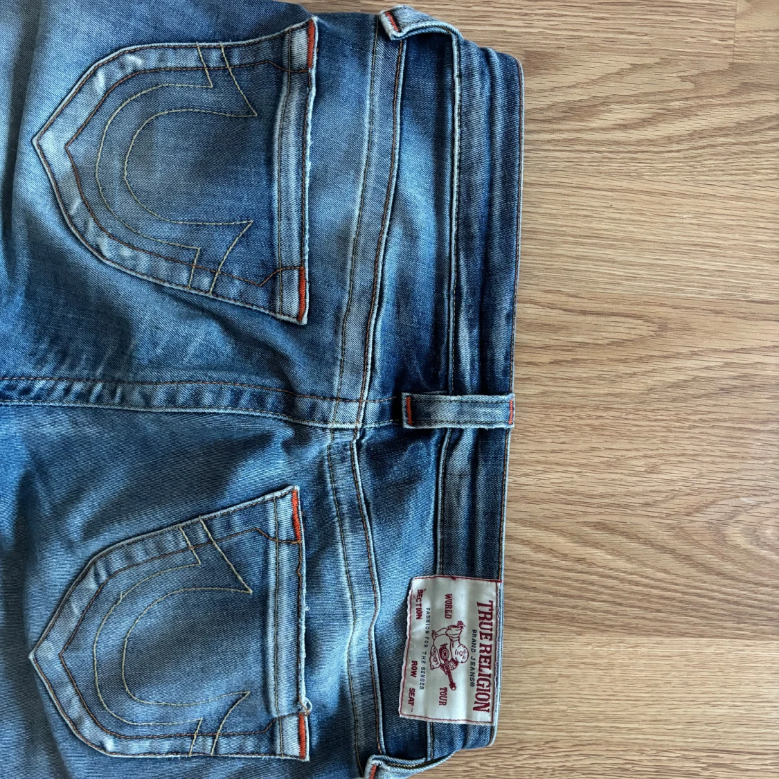 Blå bootcut jeans från True Religion - 2