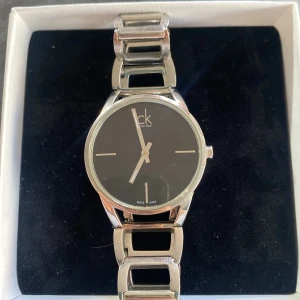 Calvin Klein klocka  - Super snygg, tror ej denna modell säljs längre! Nypris : 1500