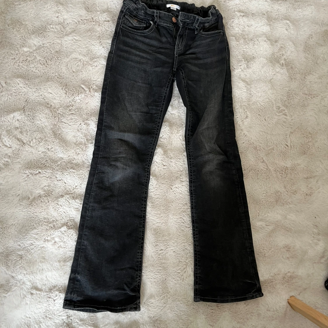Svarta bootcut jeans från Gina Tricot