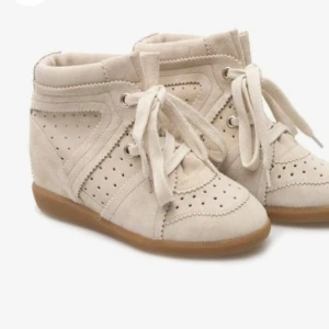 Isabell marant skor  - Säljer mina jätte fina isabell marant skor i storlek 38 men passar även 37 , knappt använda. 