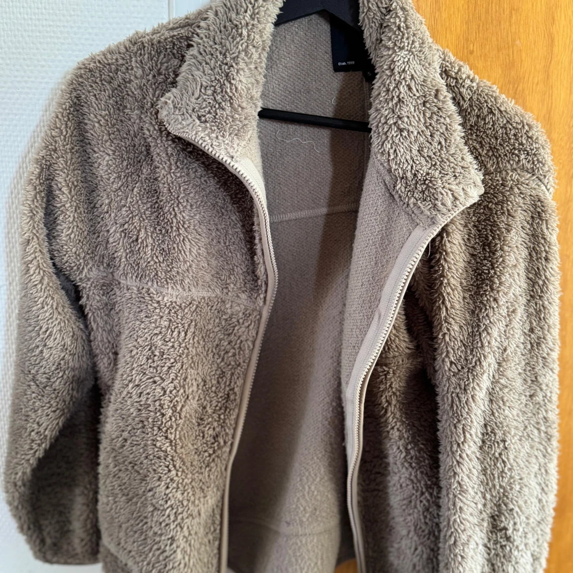 Beige teddyjacka med dragkedja - 3