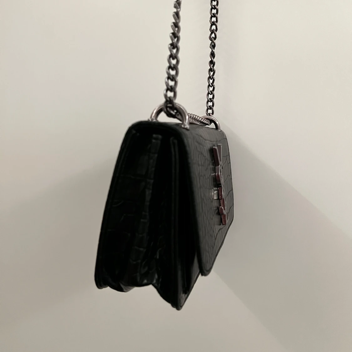 Svart axelremsväska  - 1