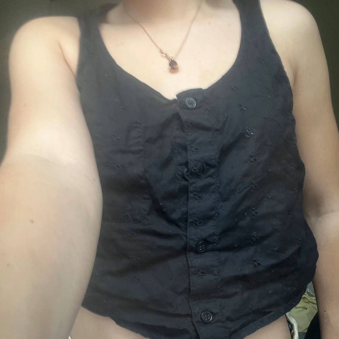 Svart croppad linnetopp med knappar från hm - 1