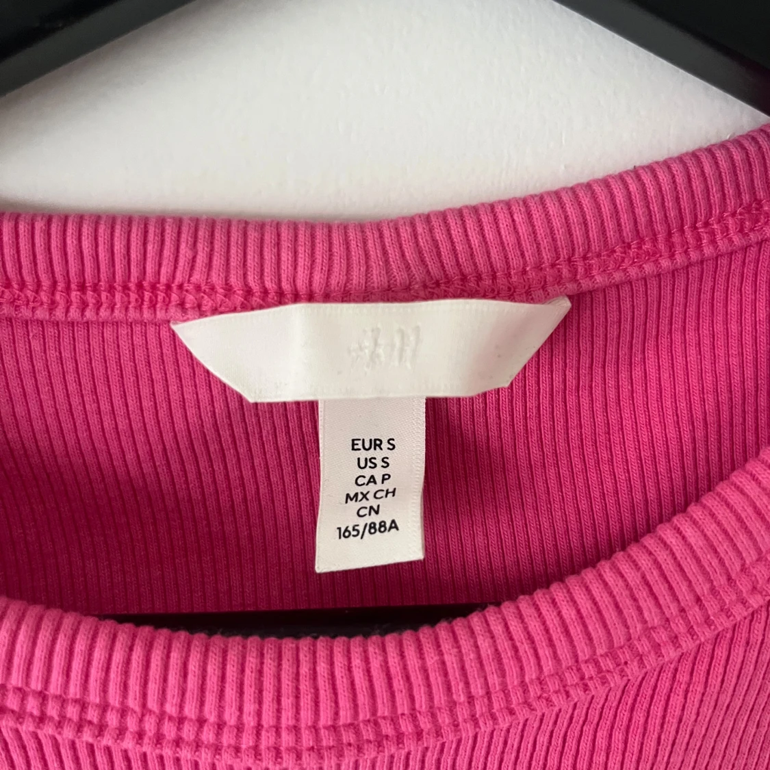 Rosa ribbad croppad linnetopp från H&M - 2