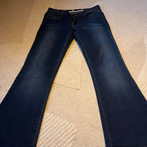 Blå bootcut jeans - Så snygga lågmidjade bootcut jeans!!