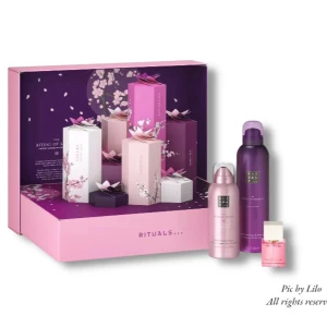 Ny! Rituals The Garden of Happiness Gift Set - Helt ny! Lyxig presentbox från Rituals med produkter från Sakura- och Yozakura-serien. Innehåller duschgel, body mousse, handbalm, body cream, shimmering body oil och sockerpeeling. Vackra förpackningar i rosa och lila med blomsterdetaljer.