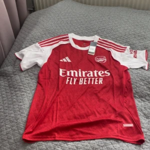 Arsenal hemmatröja Adidas röd/vit - Arsenal tröja storlek M 