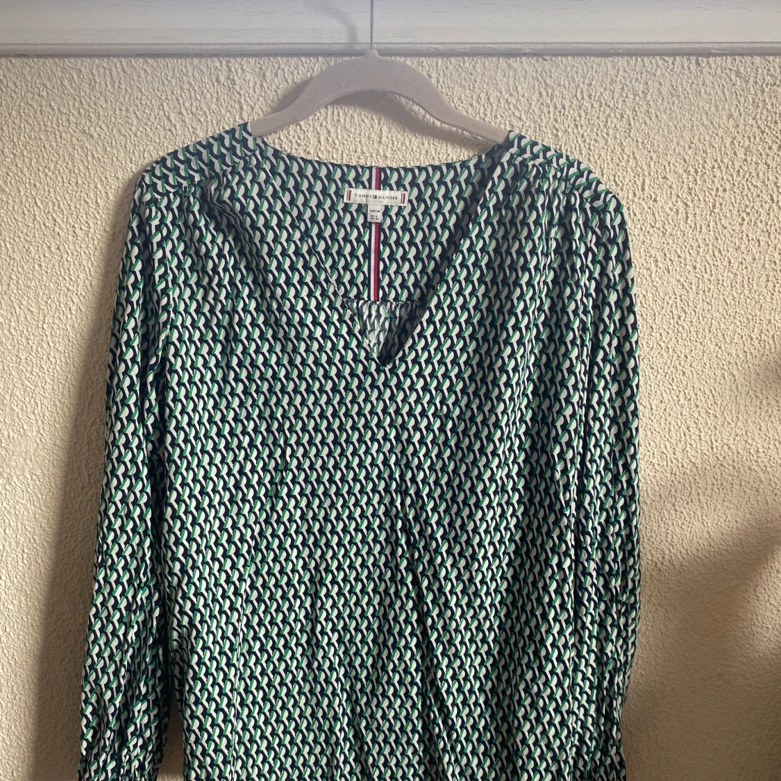 Mönstrad blus från Tommy Hilfiger - 1