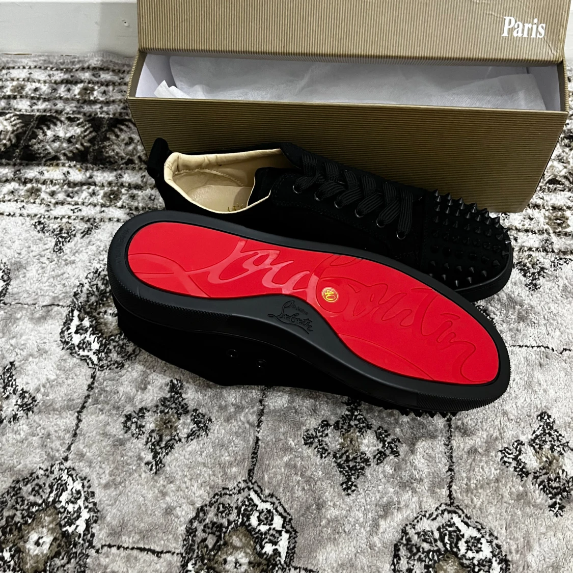 Christian Louboutin svarta sneakers med nitar