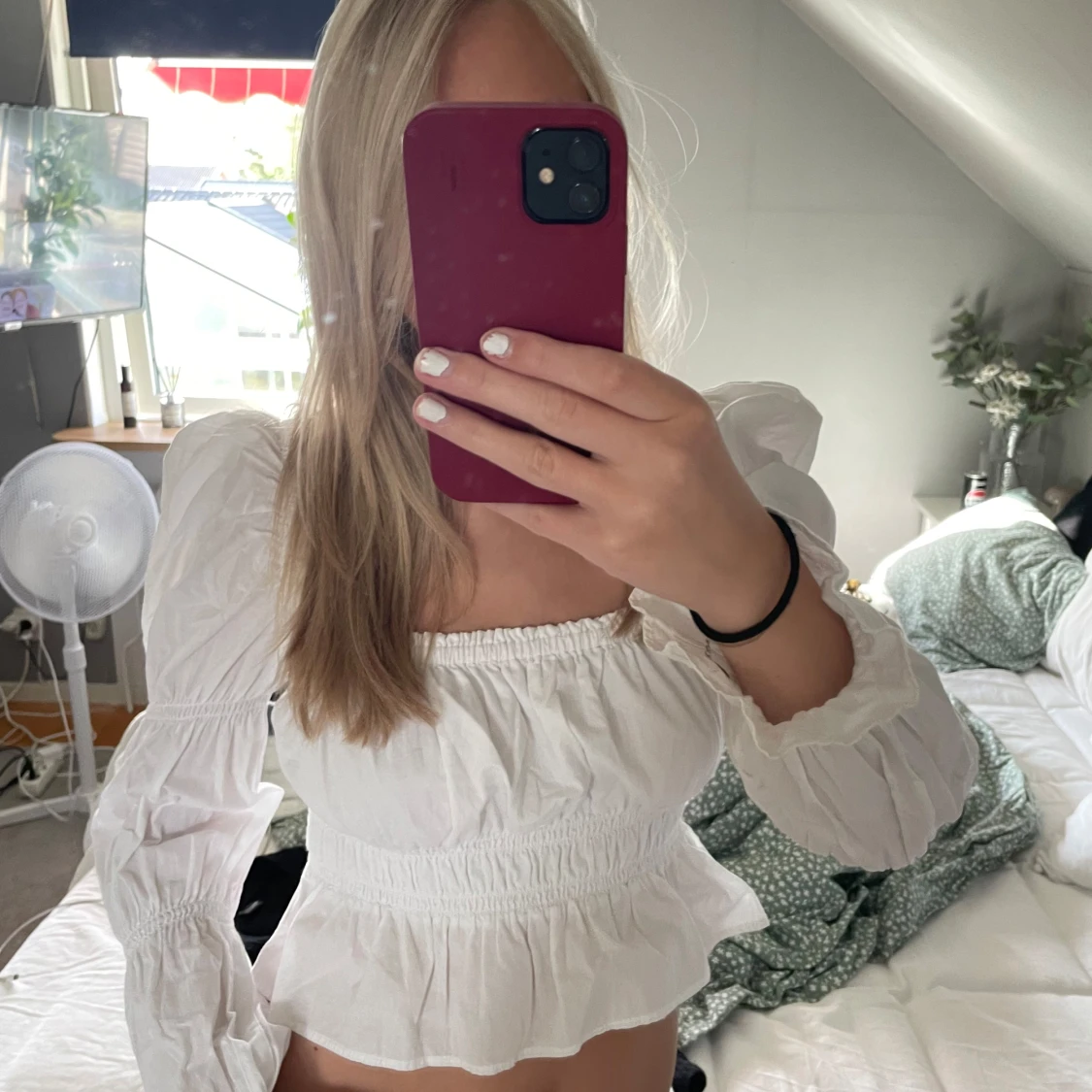 Vit blus med puffärmar från H&M  - 1