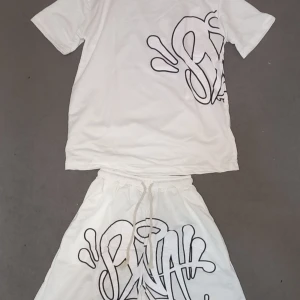 Vit synaworld tracksuit - Helt ny finns size S och M kan skicka mer bilder