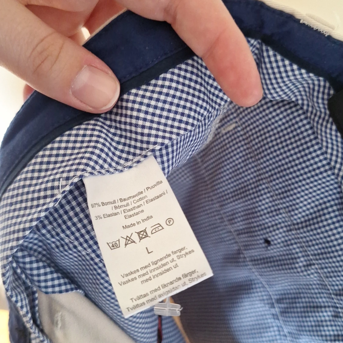 Beige bomullsshorts med fickor i chinosstuk - 1