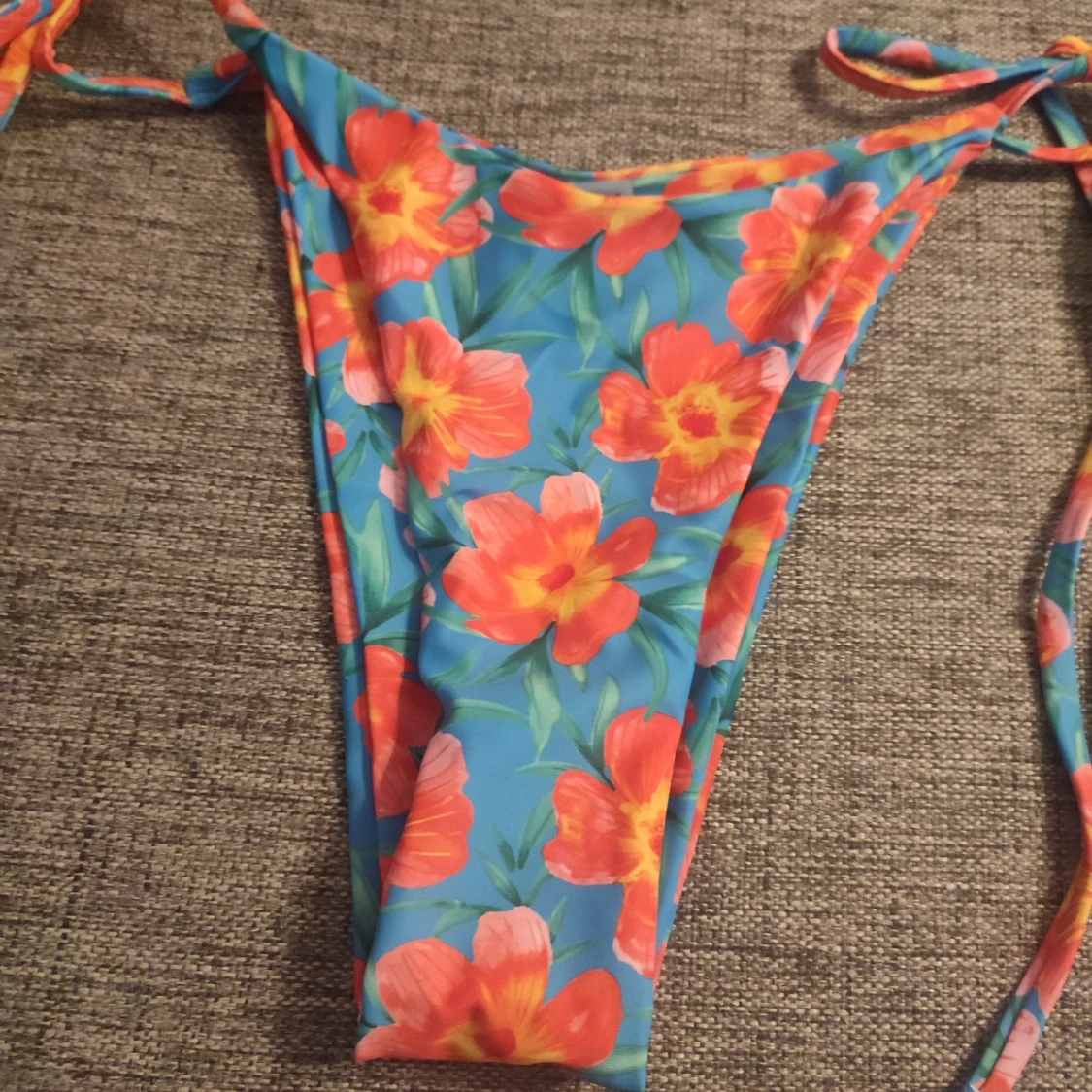 Somrig bikinitrosa i storlek S - 1