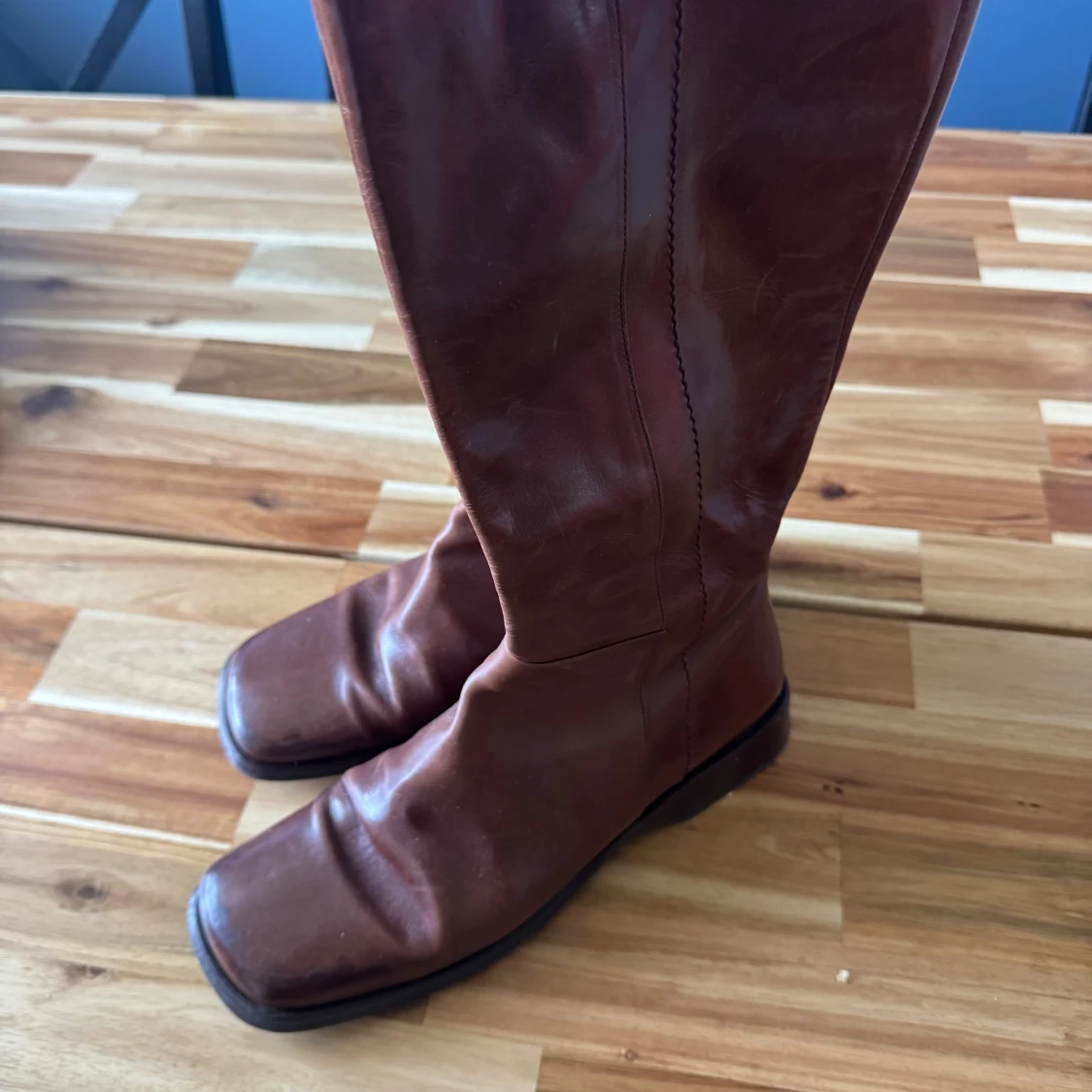 Bruna skinnstövlar med fyrkantig tå - 1