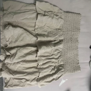 Volang kjol  - Storlek 140 men passar toppen som xs 