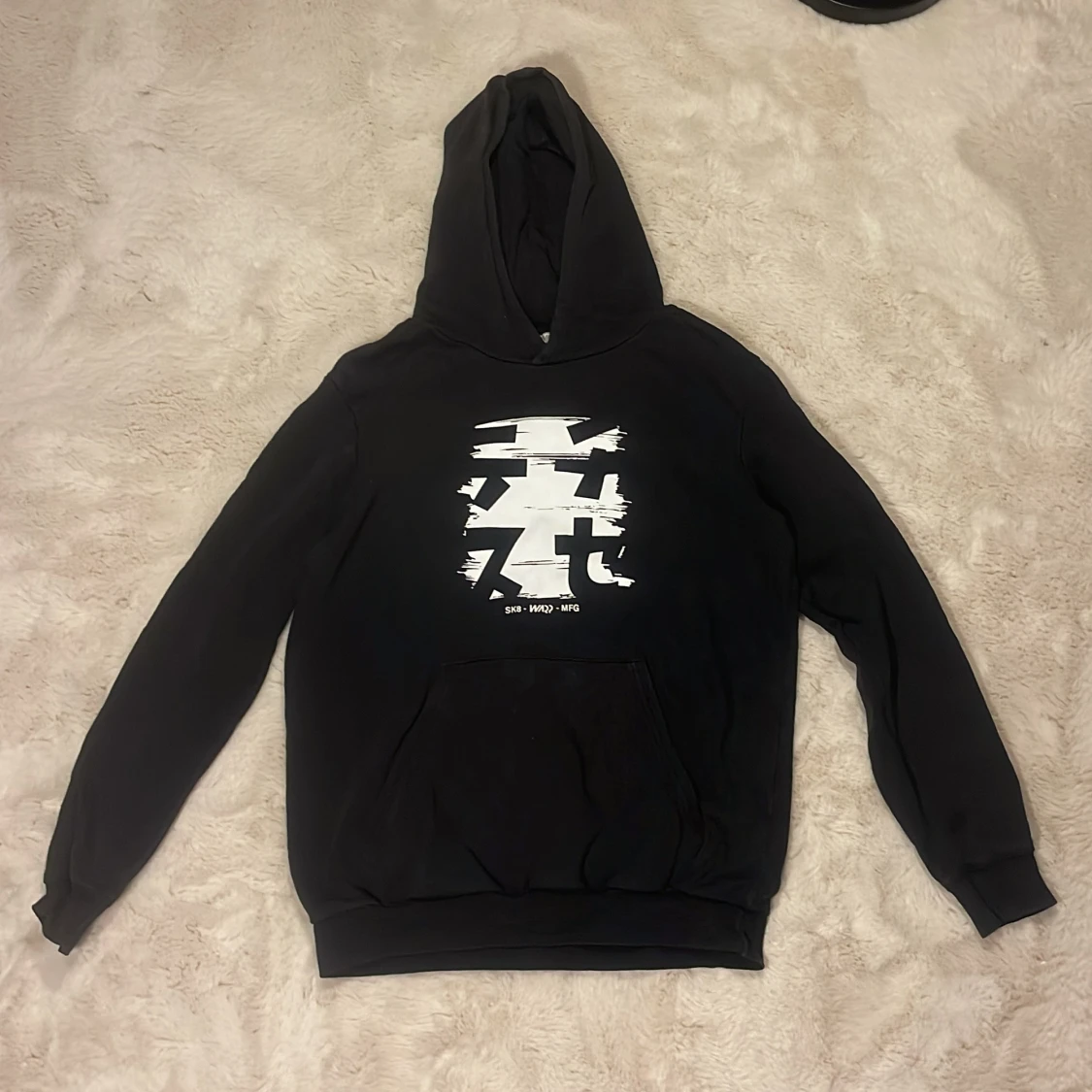 Svart hoodie från warp