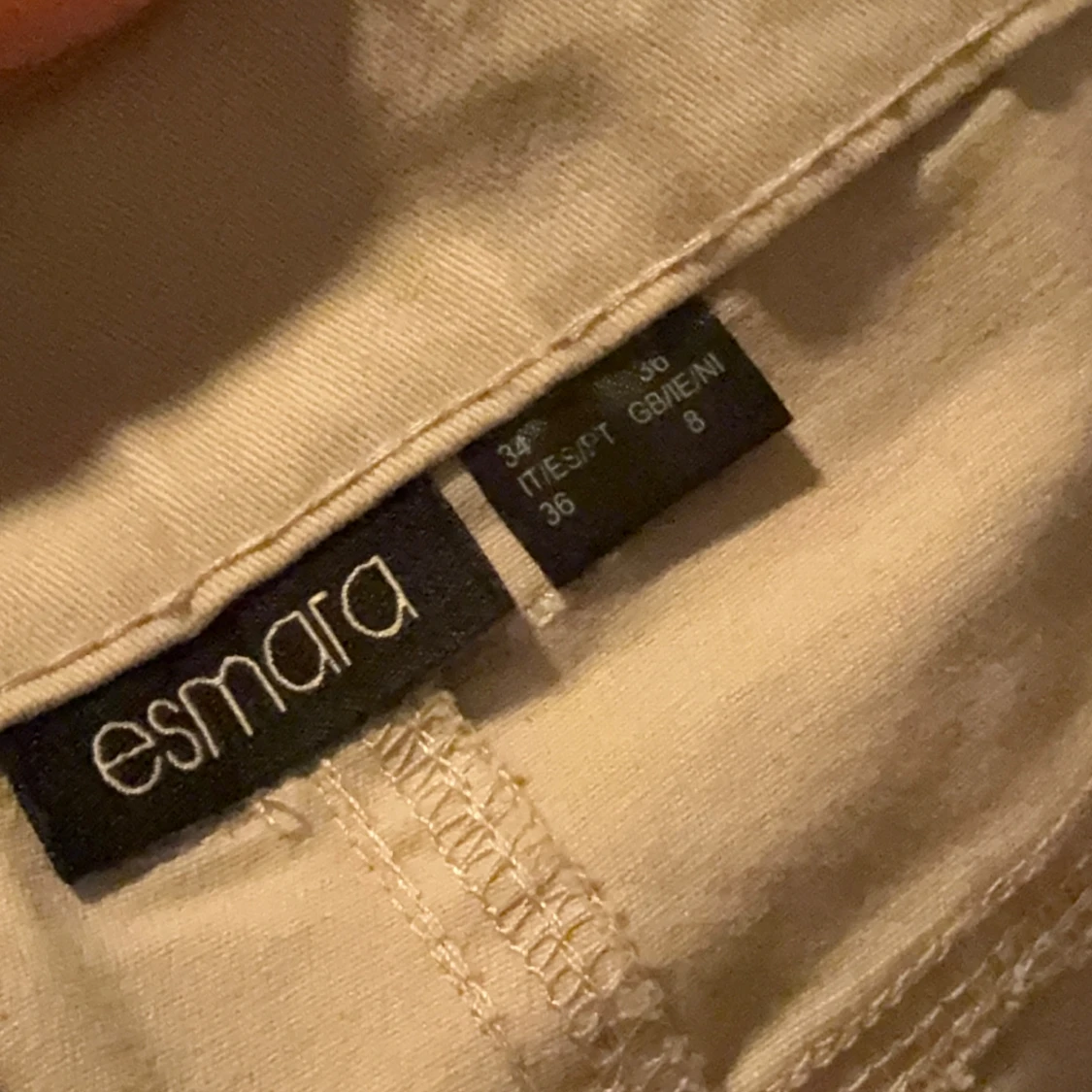 Beige kortkjol med fickor - 4