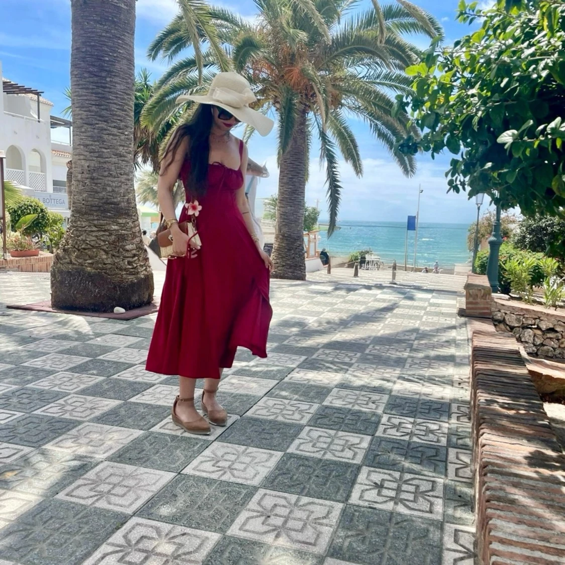 Vinröd långklänning med smala axelband - 93