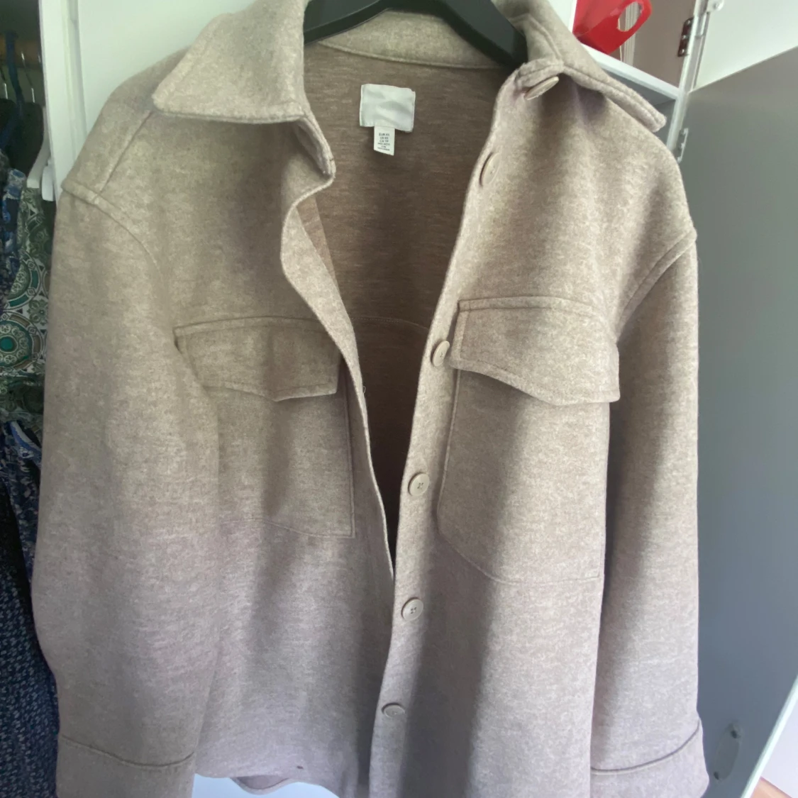 Beige overshirt med fickor XS