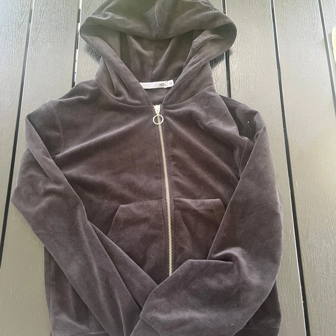 Svart velourhoodie från 157, XS