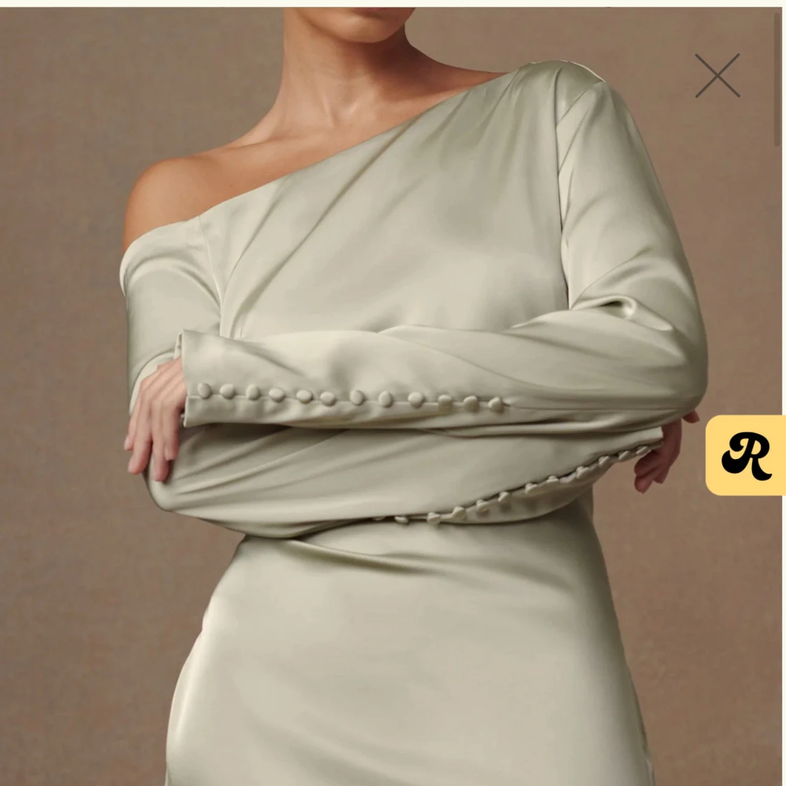 Ljusgrön långklänning i satin - 1