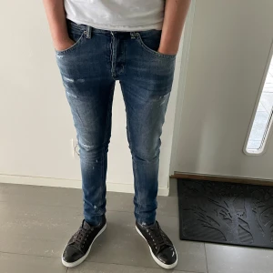 Dondup George jeans  - Säljer nu dessa dondup George jeans, skriv för fler bilder/frågor🙌🏼