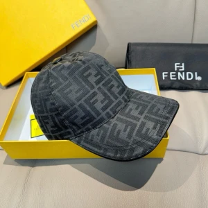 Fendi keps - Helt ny Fendi keps med box och dustbag, för frågor eller funderingar kring priser eller liknande så är det bara att skicka ett meddelande!