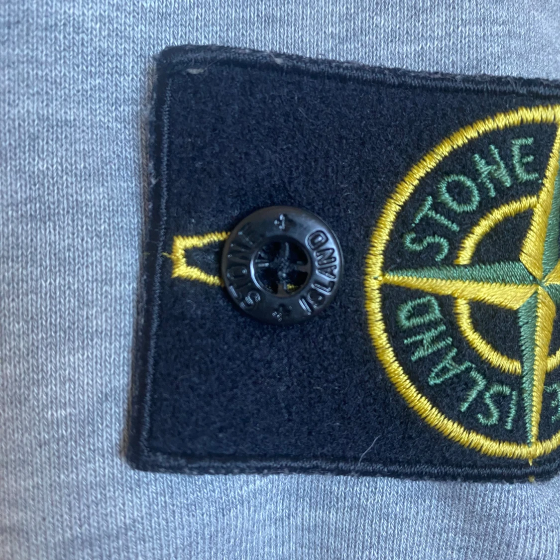 Grå hoodie från Stone Island - 2