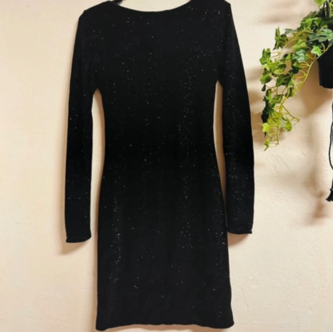 Svart Stretchig glitterklänning från Ida Sjöstedt – figurnära partymodell - Storlek 36/Small - 1