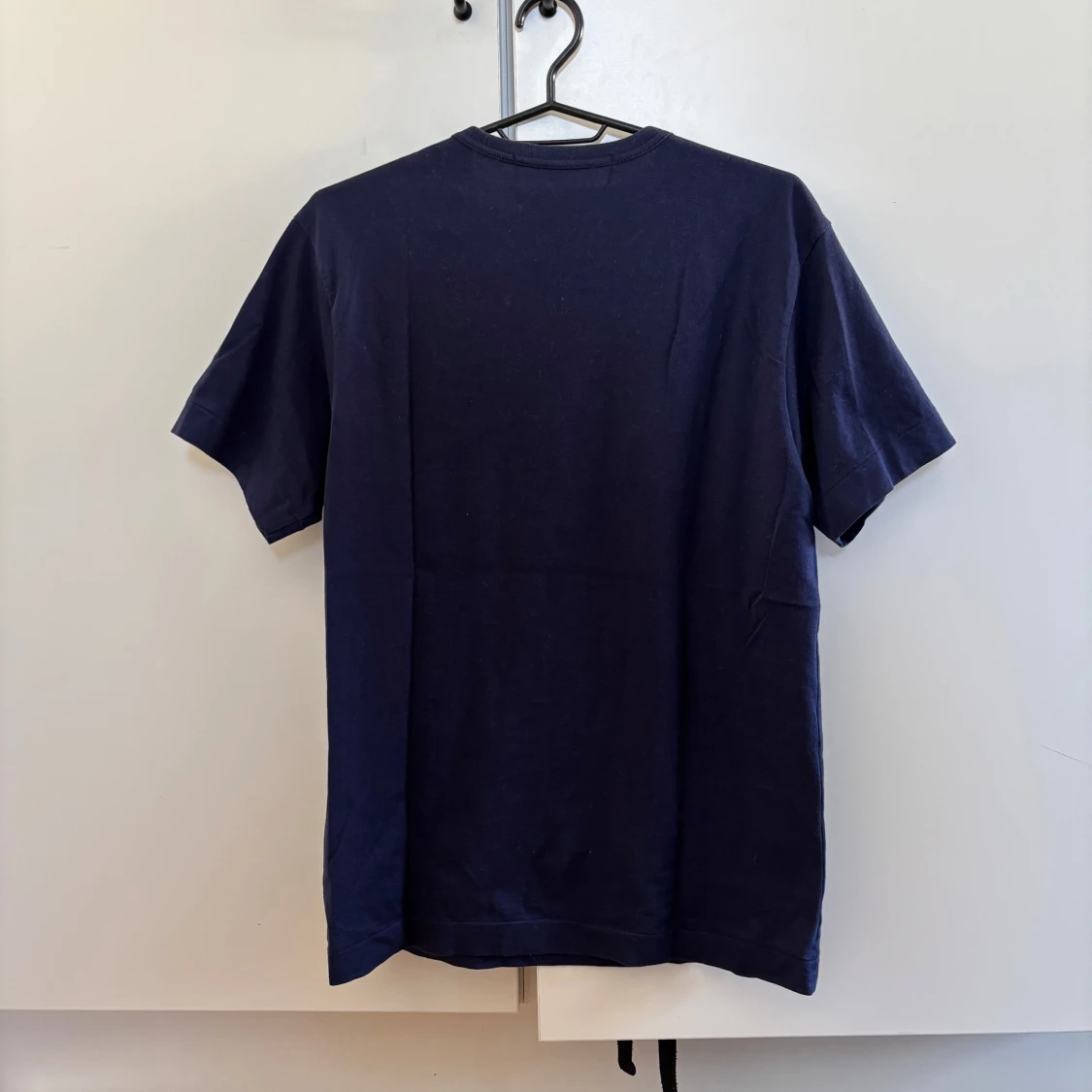 Mörkblå t-shirt från Comme des Garçons - 1