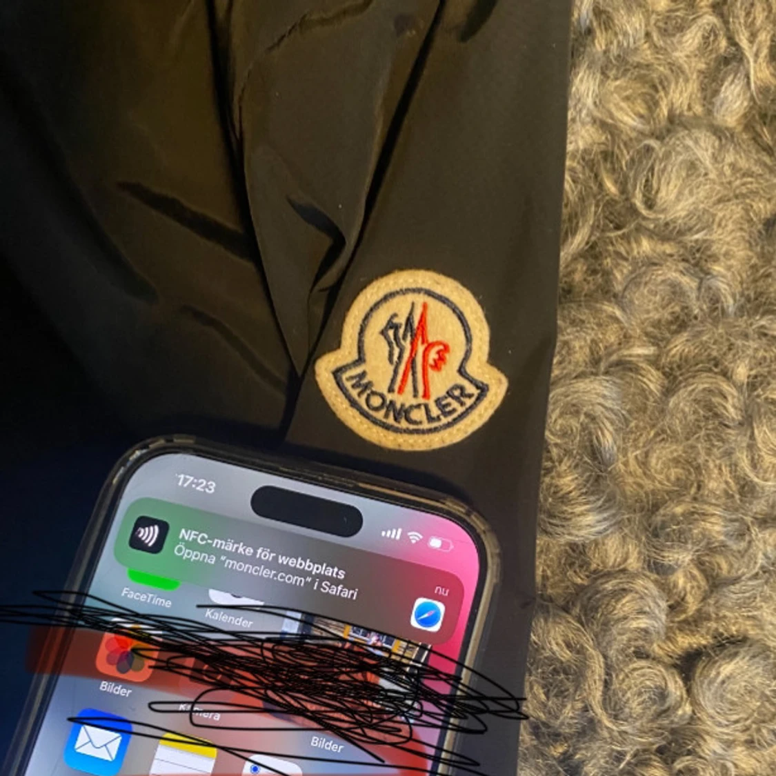 Svart jacka från Moncler  - 4